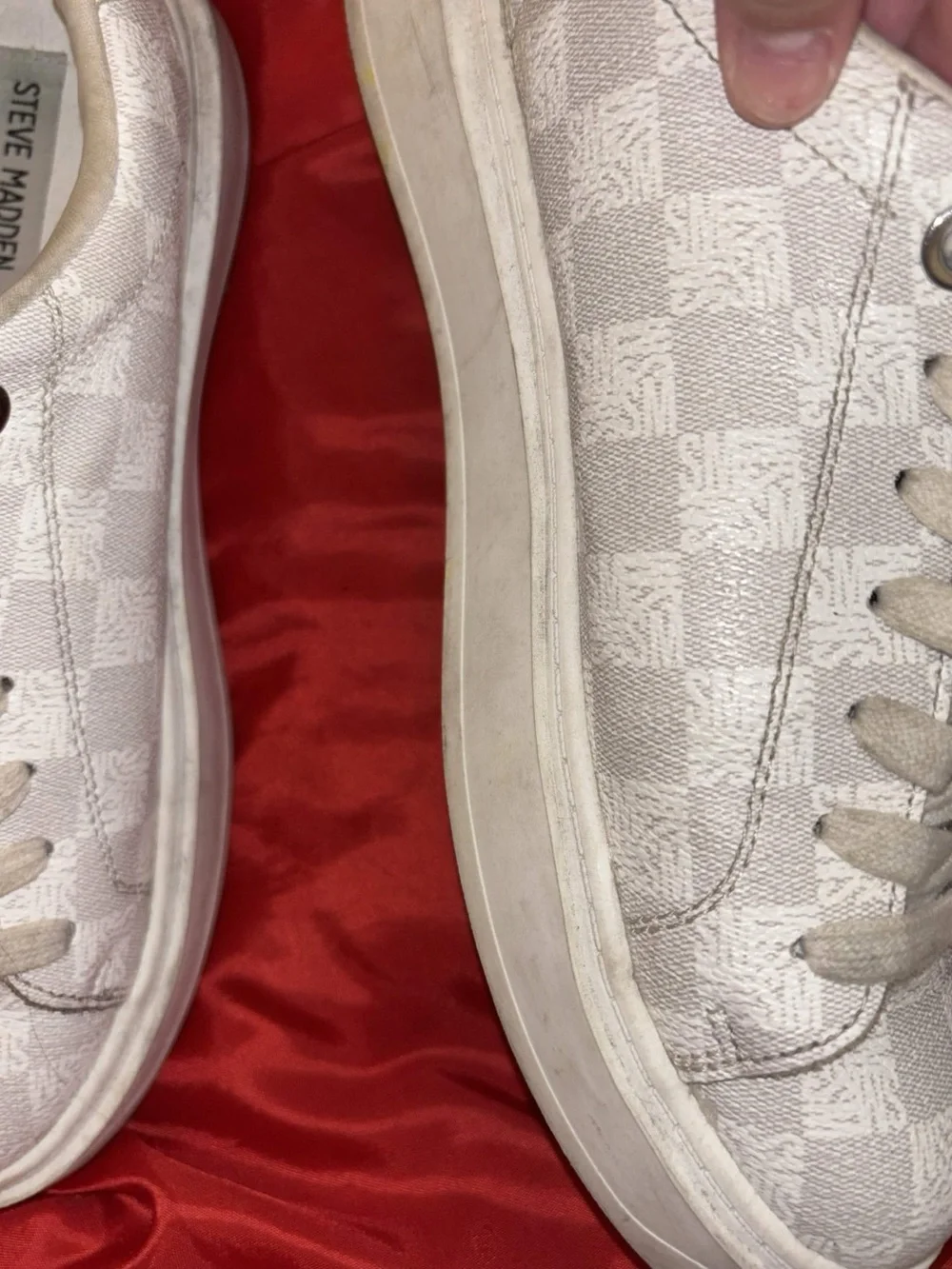 Steve Madden Off-White Logo-Print Low Top Sneakers